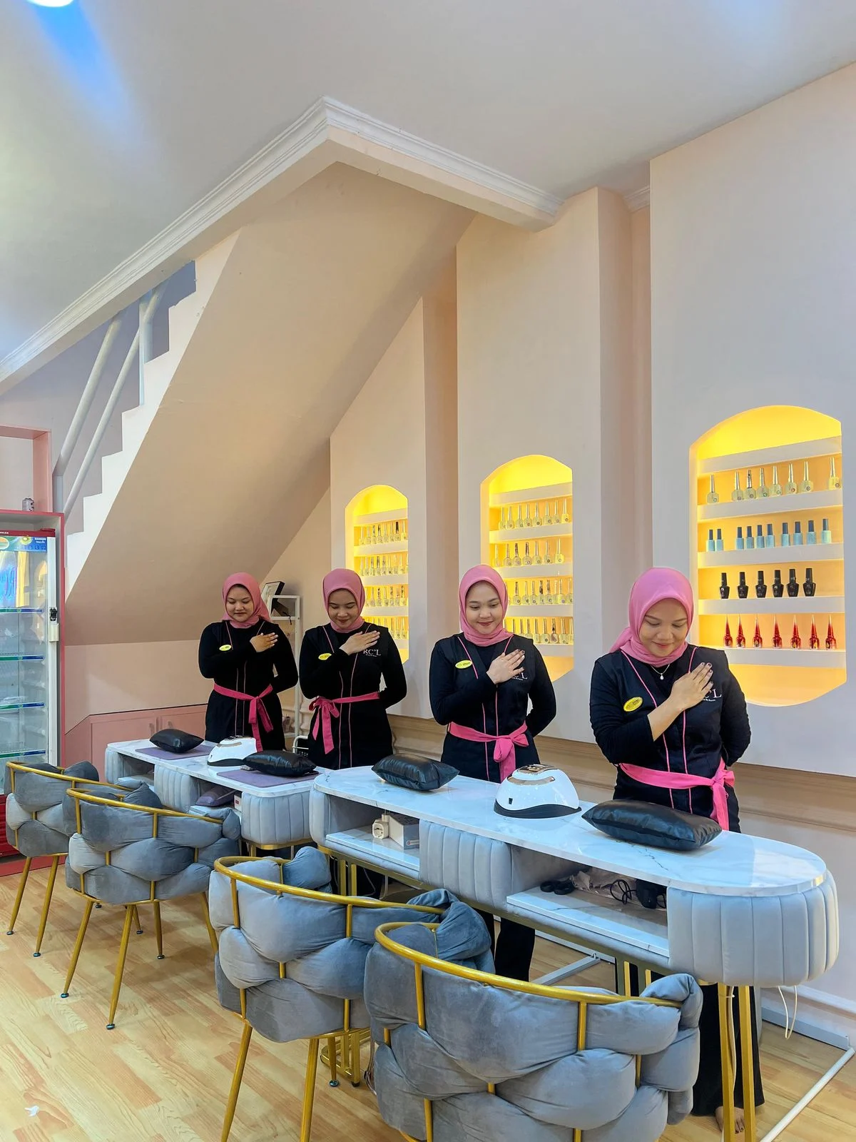 Tim dan pegawai RC'L Aesthetic